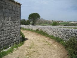 Stone-Built Country Estate in Modica 4
