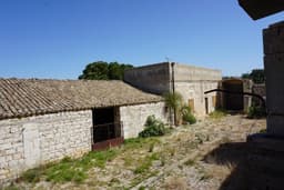 Historic Estate with Coastal Views for Sale in Ragusa 4
