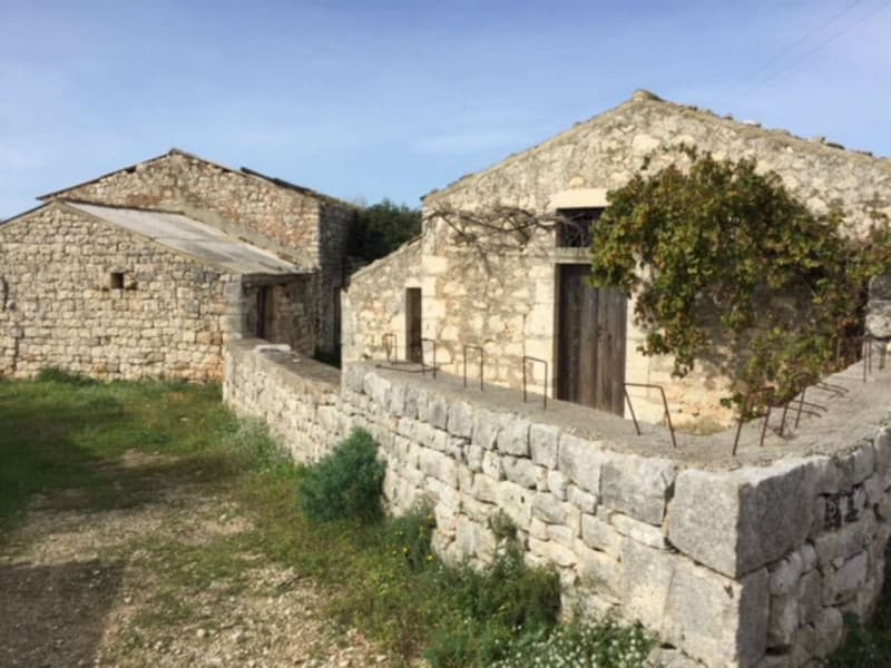 Stone-Built Country Estate in Modica 1