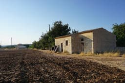 Rustic Country House with Land in Scicli 1