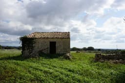 Stone Farmhouse with Land in Modica 2