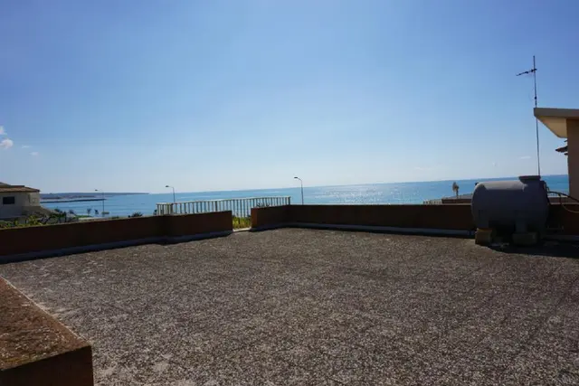 Seaside Bungalow in Donnalucata with Rooftop Terrace