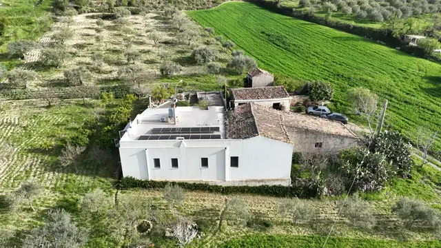Charming Detached House with Land in Giarratana