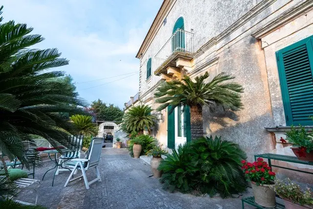 Detached Villa in the Ragusa Countryside